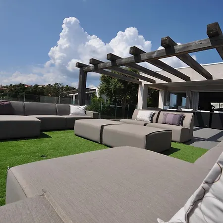 Villa 612 *